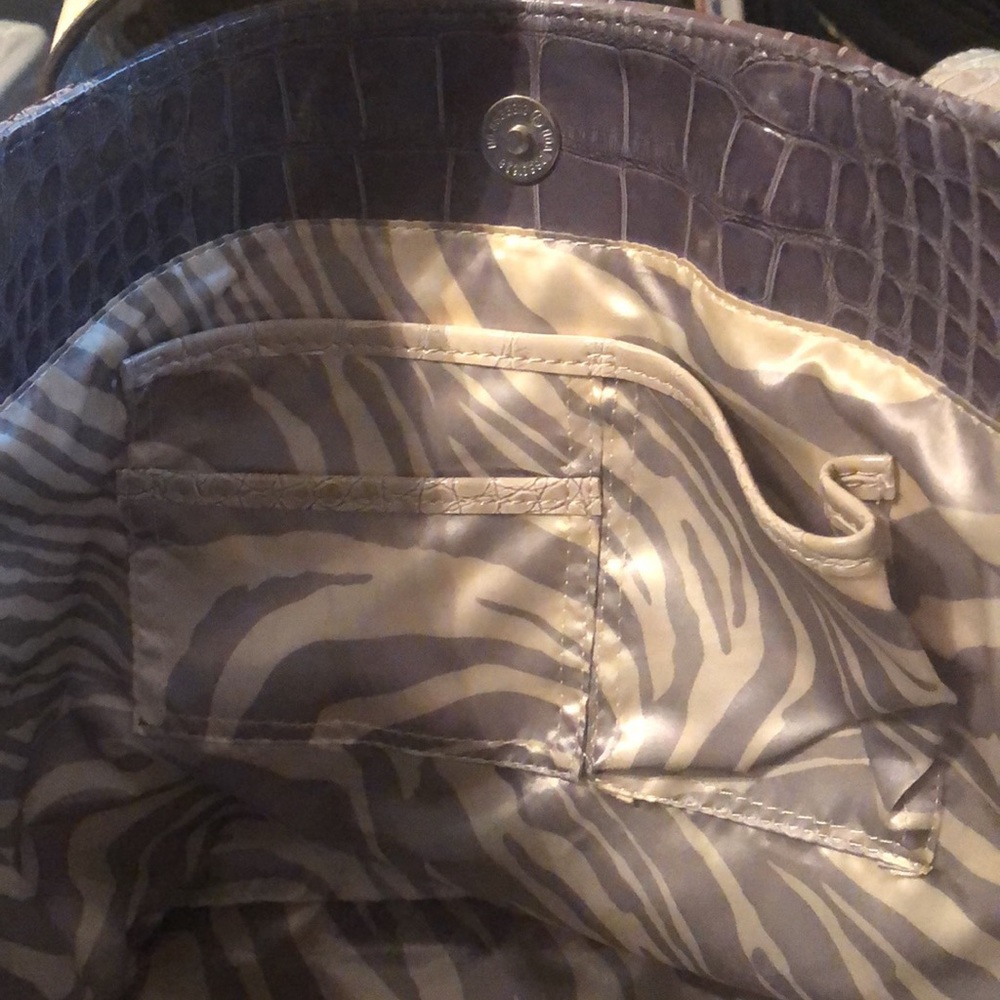 Guess - Picture 3 of 16